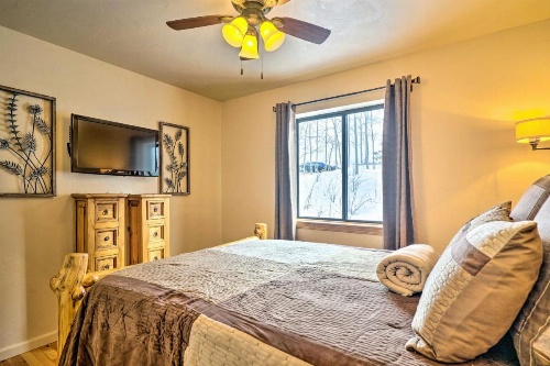 Mountain Paradise with Grill, WiFi and Stunning Views! image 10