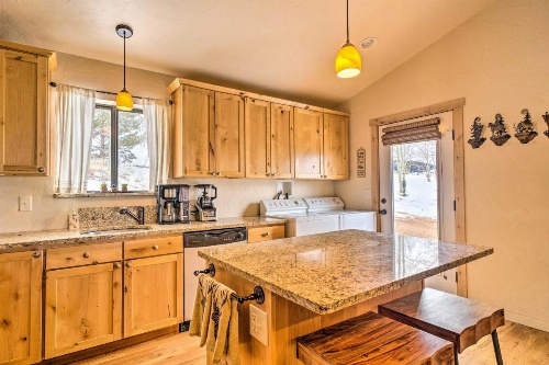 Mountain Paradise with Grill, WiFi and Stunning Views! image 13