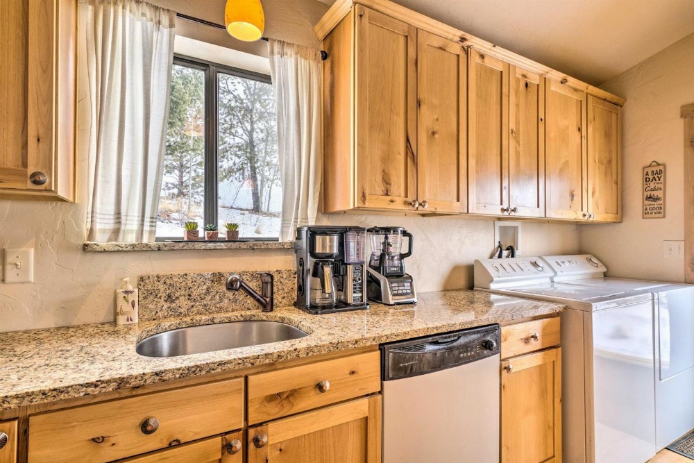 Mountain Paradise with Grill, WiFi and Stunning Views! Main image