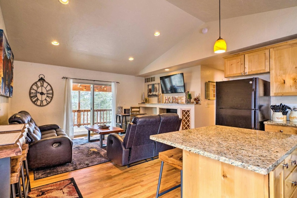 Mountain Paradise with Grill, WiFi and Stunning Views!